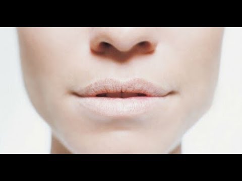 Video: 3 manieren om te voorkomen dat een mondzweer pijn doet