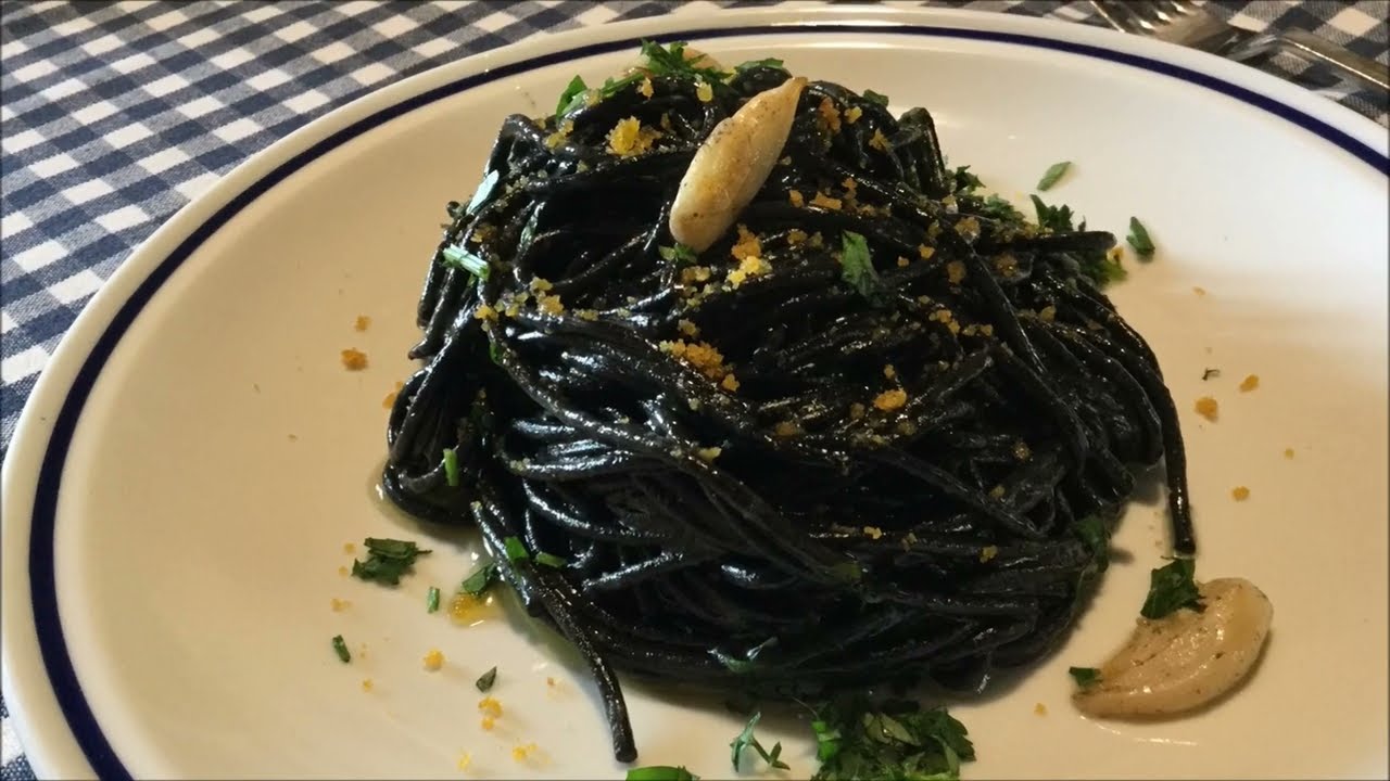 Spaghetti al nero di seppia e bottarga di muggine (video ricetta n° 1101)