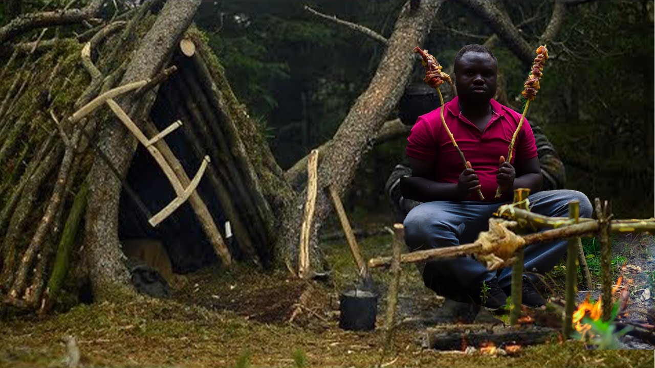 SOLO SURVIVAL CAMPING In HEAVY RAIN, THUNDER - Building Warm BUSHCRAFT ...