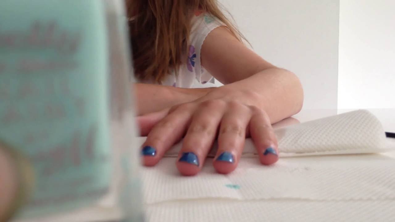 Spotty nails (blue)💅🏻❤️ - YouTube