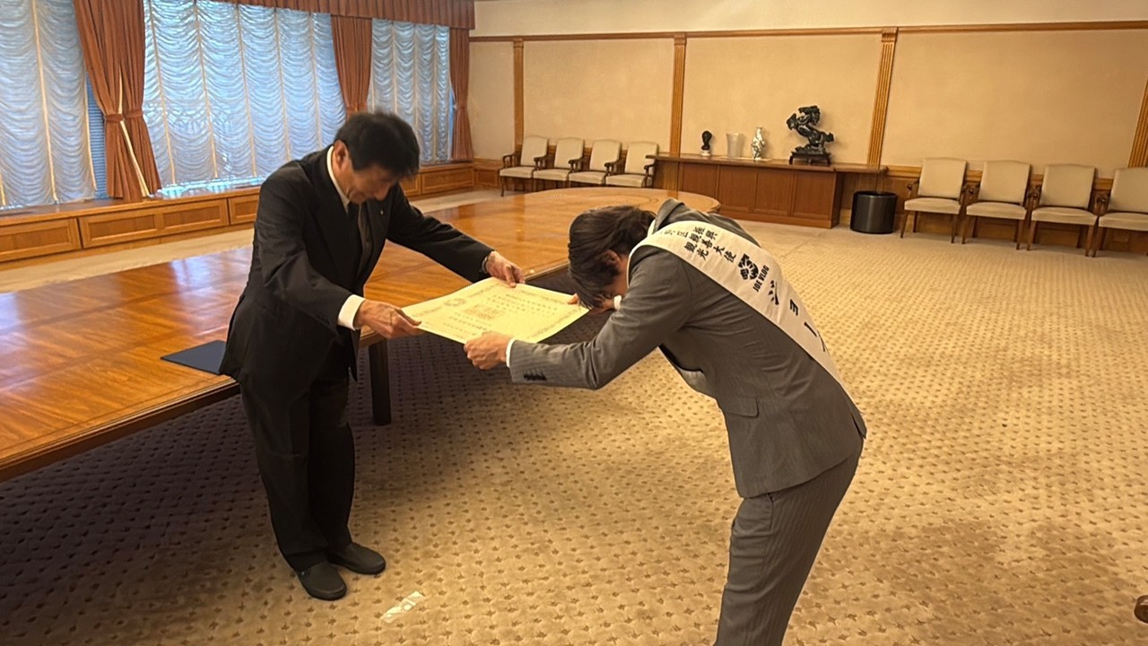 この度、天皇陛下から褒章を受領しました。