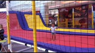 Laura na mega cama elastica - Jardim Guadalupe