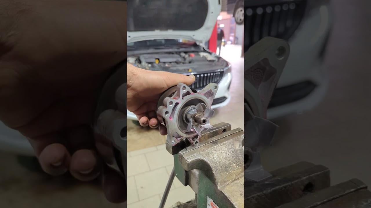 замена помпы geely emgrand 