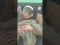من داخل الحافلات عناق الفلسطينيين المحررين مع ذويهم في غزة 