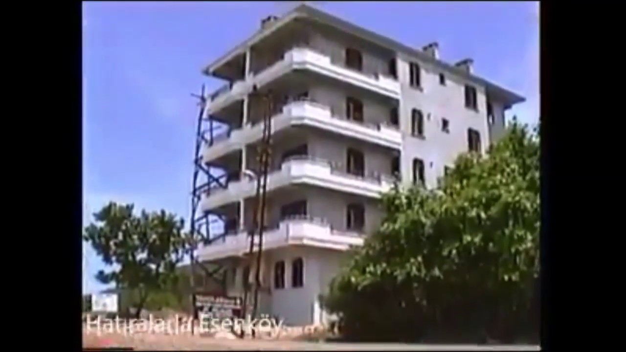 1992 YILINDA ESENKÖY SAHİLİ VE BELDE MERKEZİNDEN GÖRÜNTÜLER