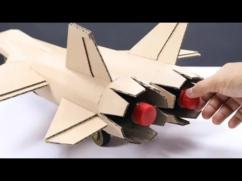 صنع طائرة من الكرتون