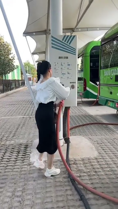 Female driver #femaledriver #bus #handholdingdirectionThe girl on the plate #online 🍽️ you