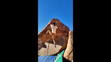 Joshua Tree Bouldering | Chocolate Roof - Central (V5)