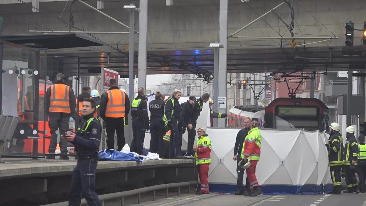 Fahrgast fällt zwischen Stadtbahnwagen - verstorben an Haltestelle in Köln-Ehrenfeld am 22.01.20