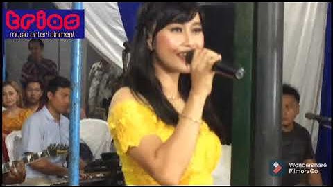 HITAM BUKAN PUTIH DEVI FEAT TRIAS MUSIC