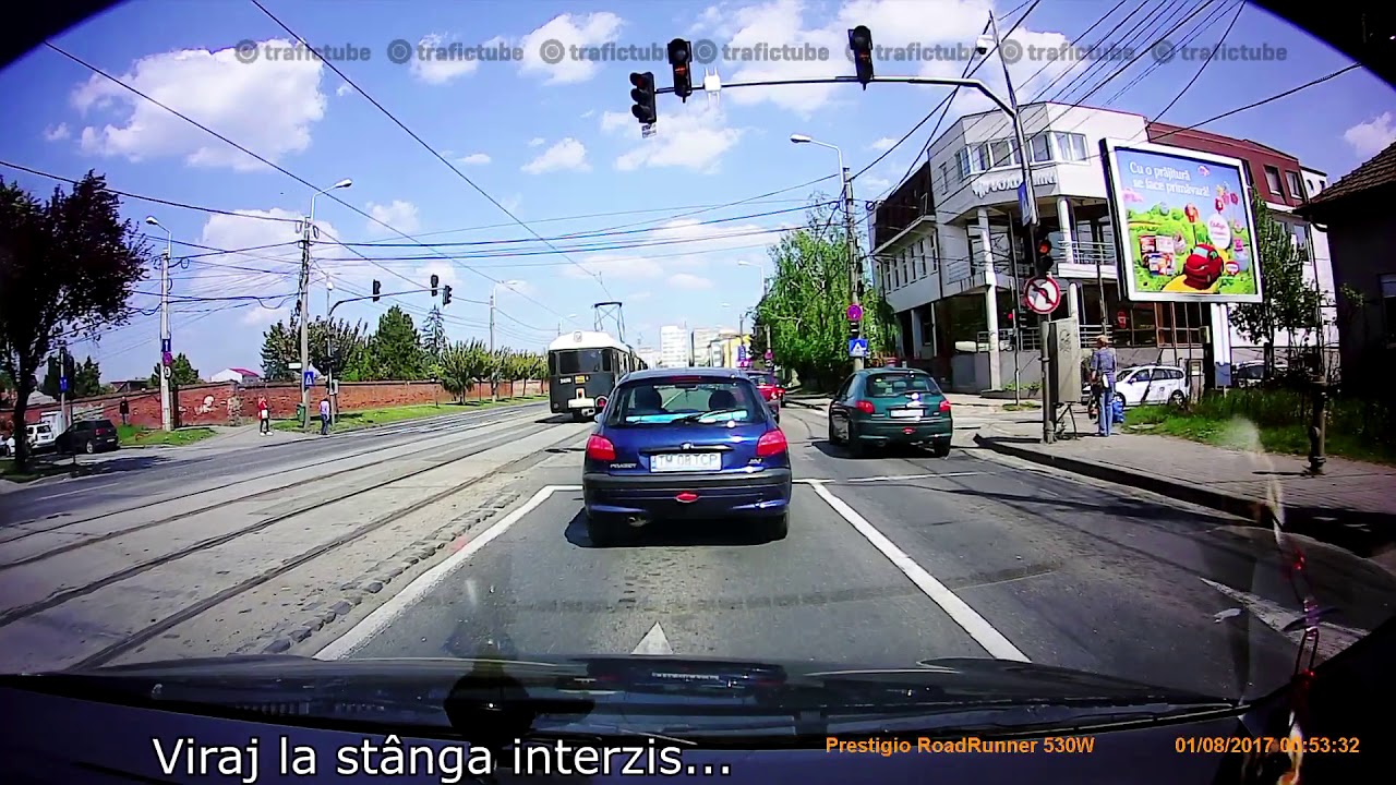 Accident live BMW cu tramvai www.trafictube.ro