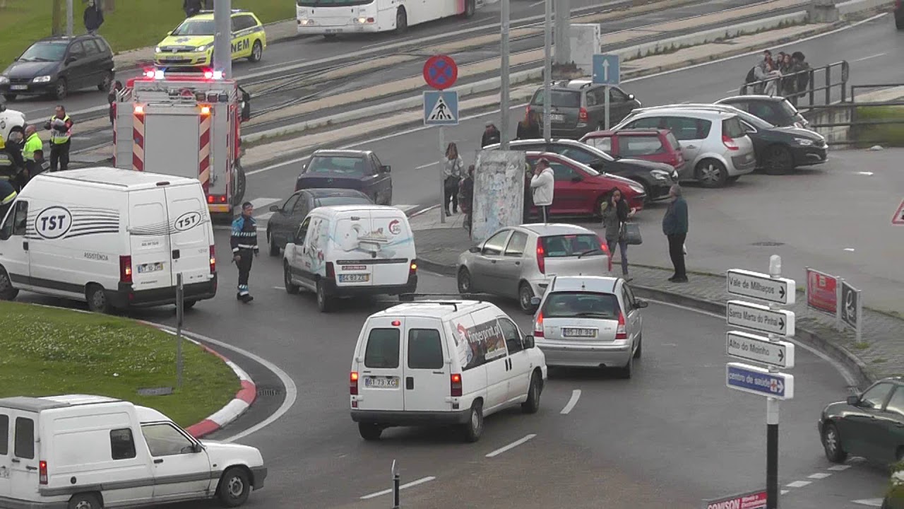autocarro da tst choca com metro em Corroios