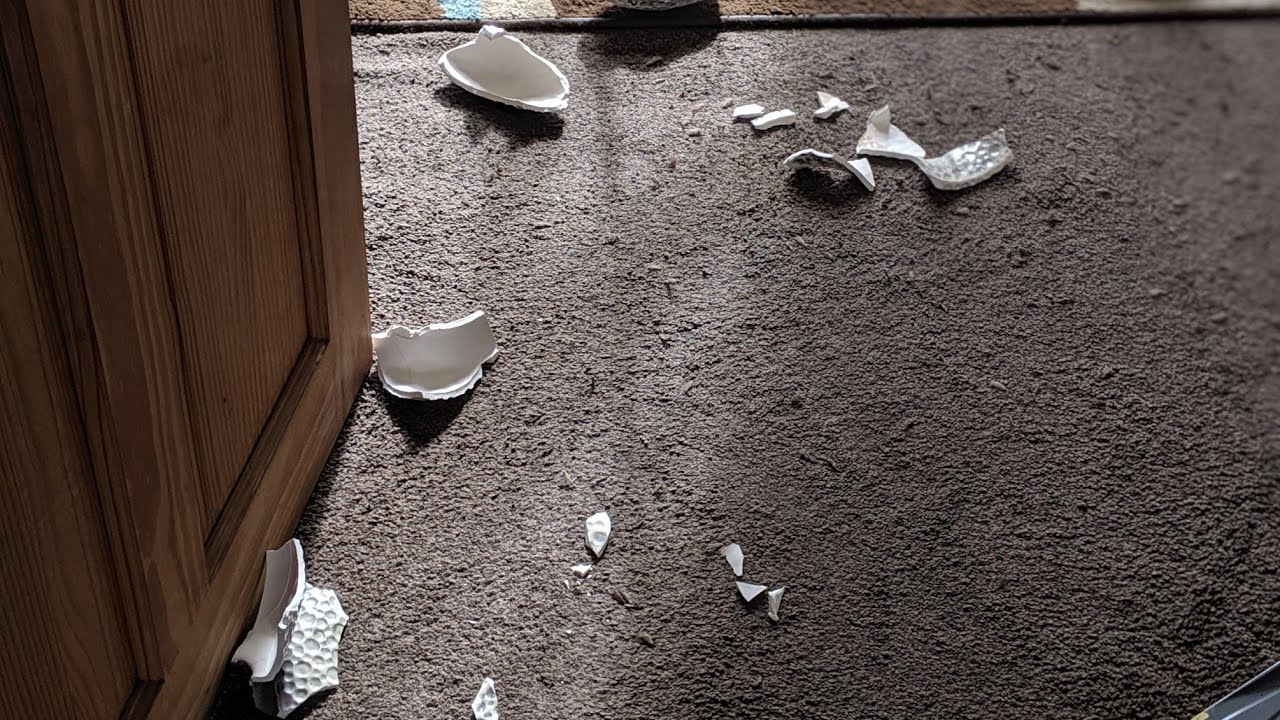 VIOLENT POLTERGEIST THROWS OBJECT ACROSS ROOM IN MY HAUNTED HOUSE