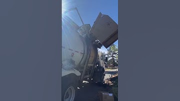 Pete 320 cmsl garbage truck packing out