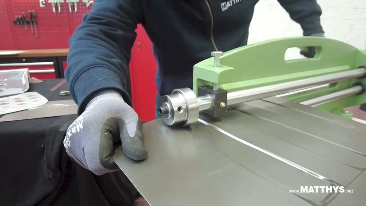 BORDEUSE MOULUREUSE SUR SOCCLE 1,3 MM