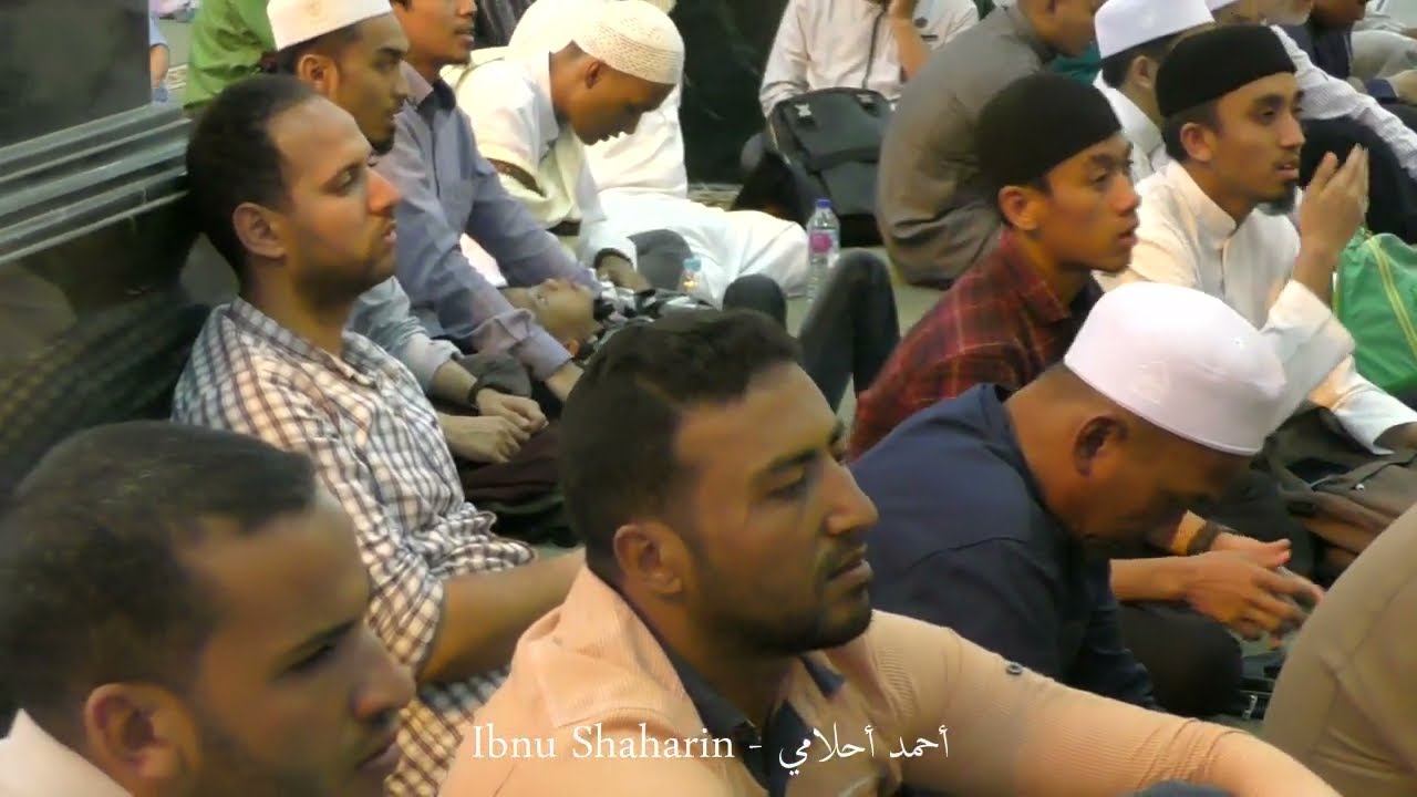 قراءة الوظيفة الزروقية في مسجد شهداء البهنسا بالمنيا مصر