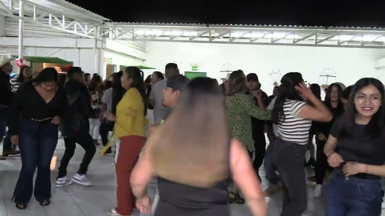 #destacar y arriba a la gente bailadoras 