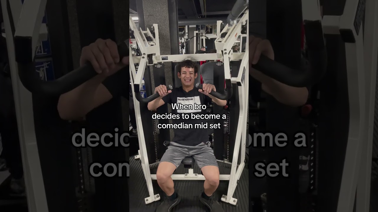 When bro decides to become a comedian mid set 😂