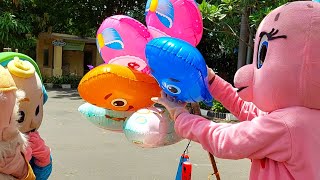 CLOWN BUYING BALLOONS 🔴 CLOWN WALKING BACKWARDS ‼️