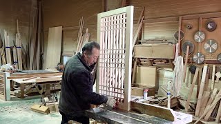 Процесс изготовления старого плотника традиционного корейского окна