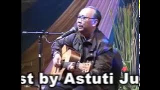 Download lagu Ebiet G Ade Di Sudut Rumah MU Aku Bersujud