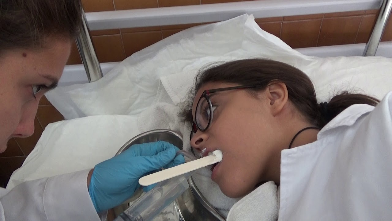 Aseo De Cavidad Bucal En Pacientes Inconscientes