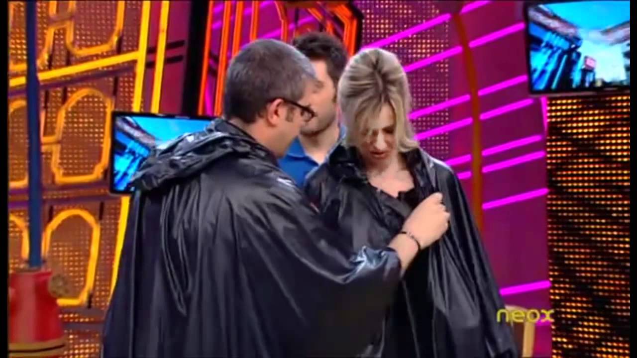 Pablo Pablete en la Luna y besa a Anna Simón