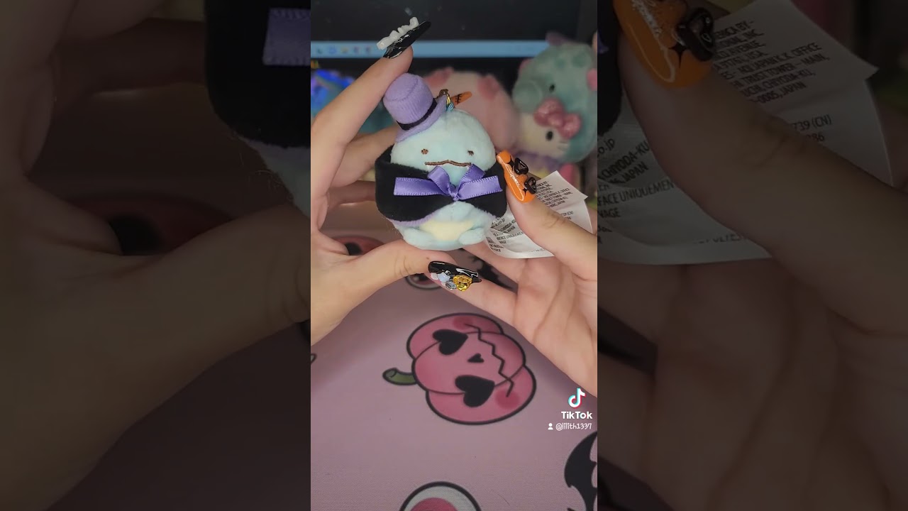 Sumikkogurashi Halloween Blindbox Keychain