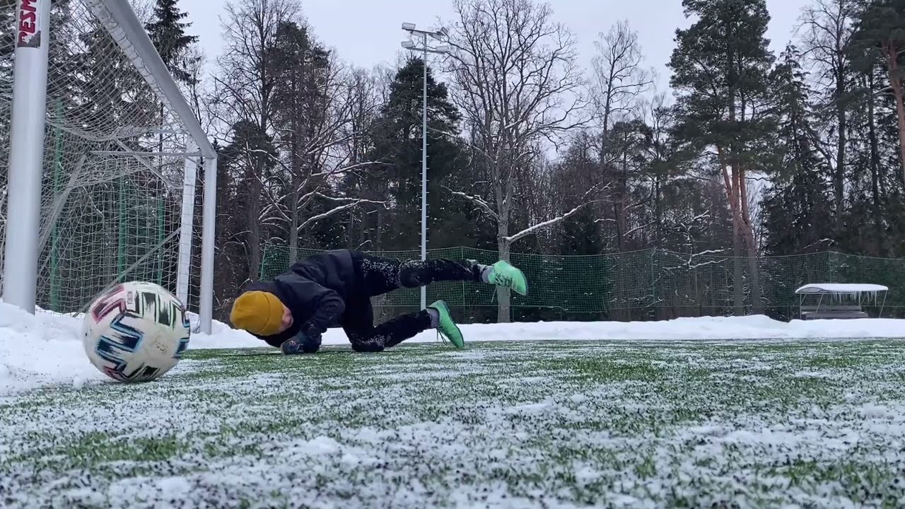 How Young Goalie training hard during winter day! 🔥 #goalkeeper #football  #goalkeepertraining