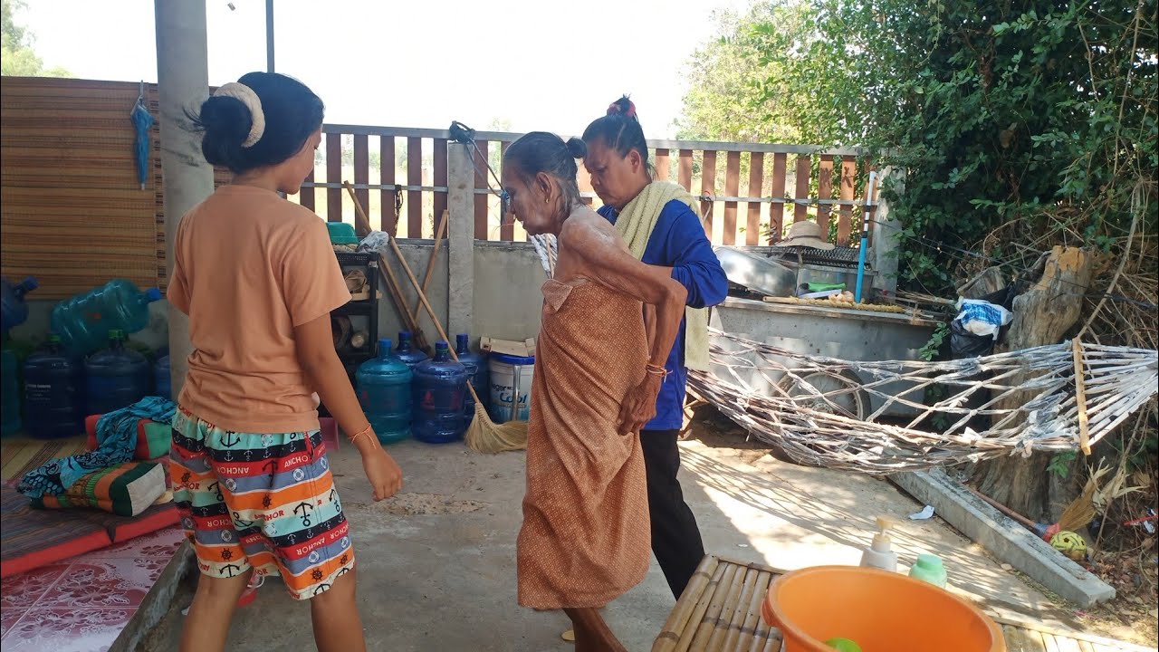 ไหวไหมคุณยายอาบน้ำสดชื่นขึ้นไหมคะ