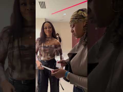 When Rolonda runs into Dawn at Wayne’s show!