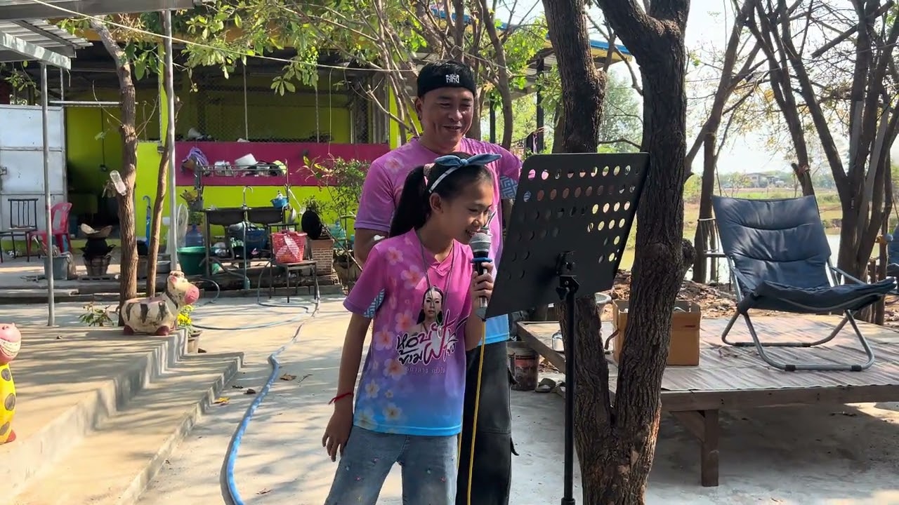 ￼ ฟังเพลงใหม่น้องธิดาลาวขออนุญาตสู้ ￼