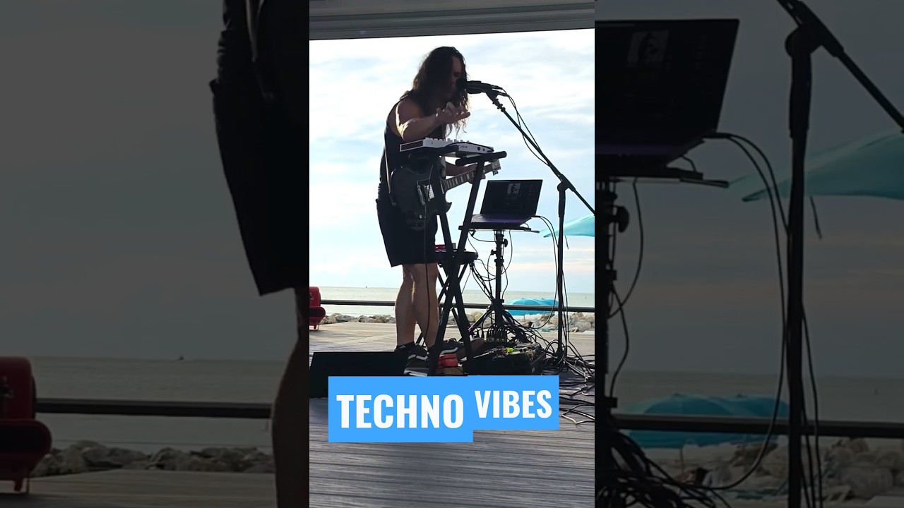 Techno Style Build Up |  Sweet Dreams w/ Distorted Bass Synth #80s #looping #techno