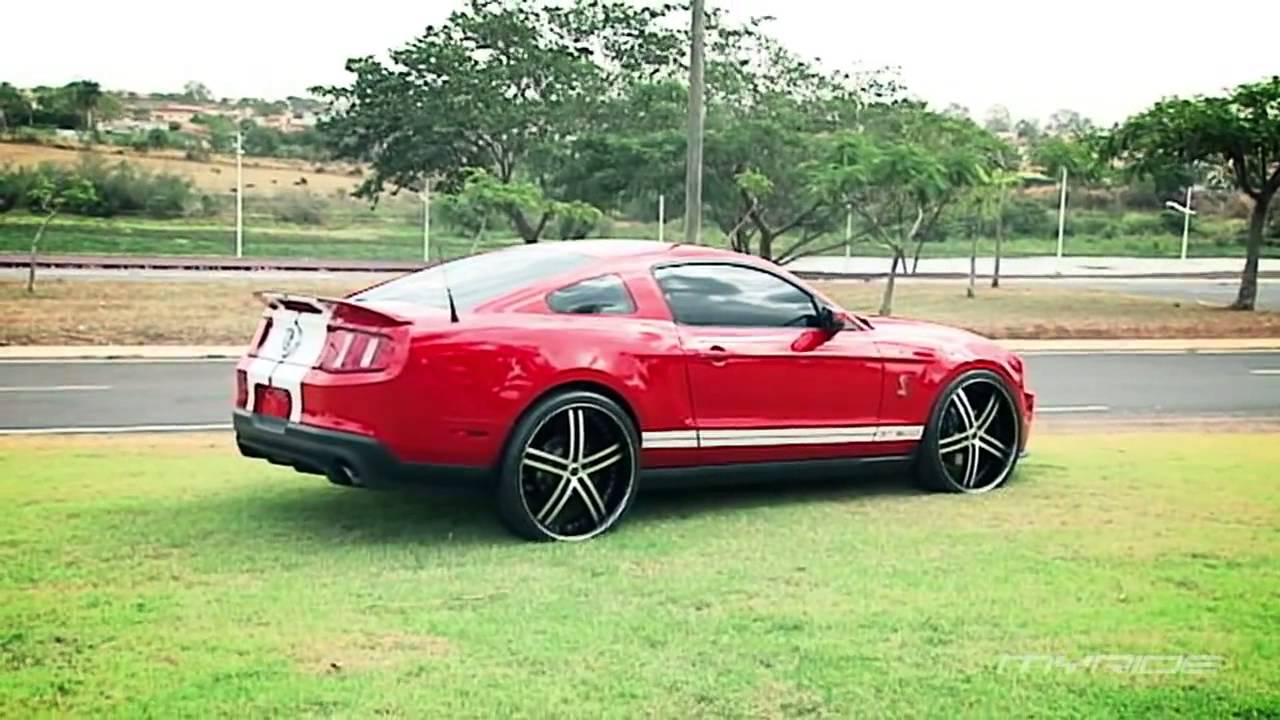 Status Knight 5 Mustang GT 500 com rodas aro 24" e molas esportivas