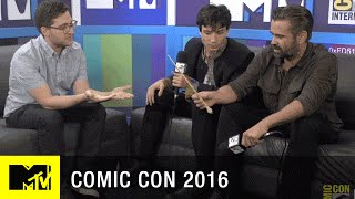 Colin Farrell & Ezra Miller Amazed by Fans Wands Up Salute | Comic Con 2016 | MTV
