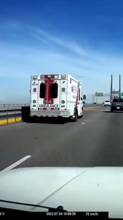 Karma karena terlalu dekat dengan ambulans! Dikirim oleh @jacksonoftrades