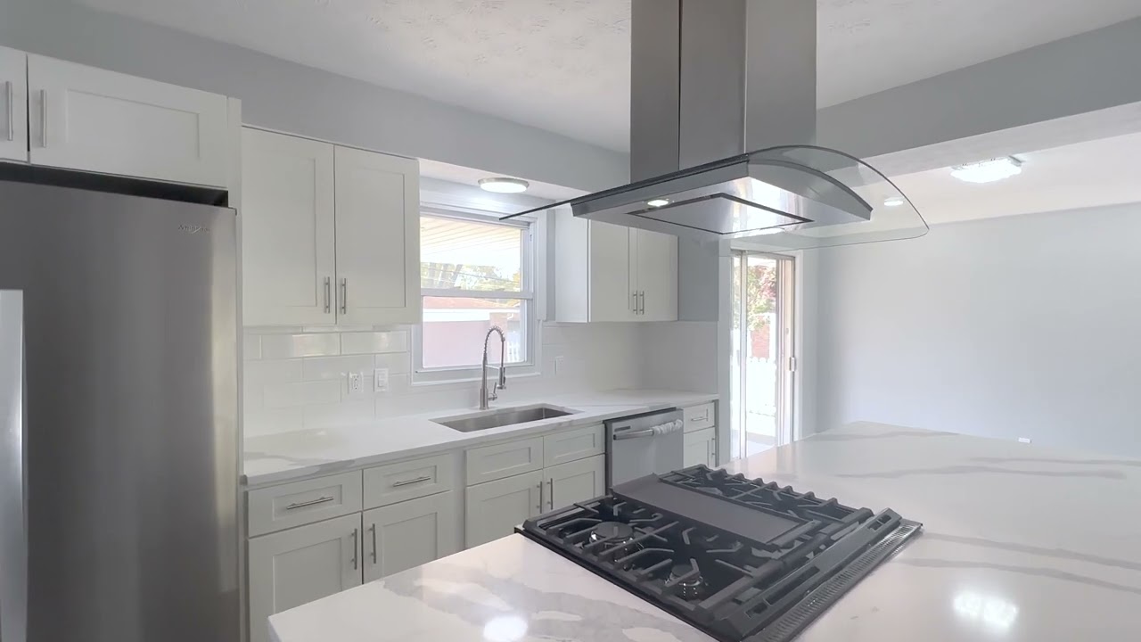 6640 Kingsdale Blvd, Parma Heights, OH 44130 2 5