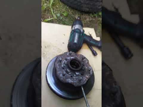 97-nissan-pick-up-d21-2wd-front-rotor-removal..