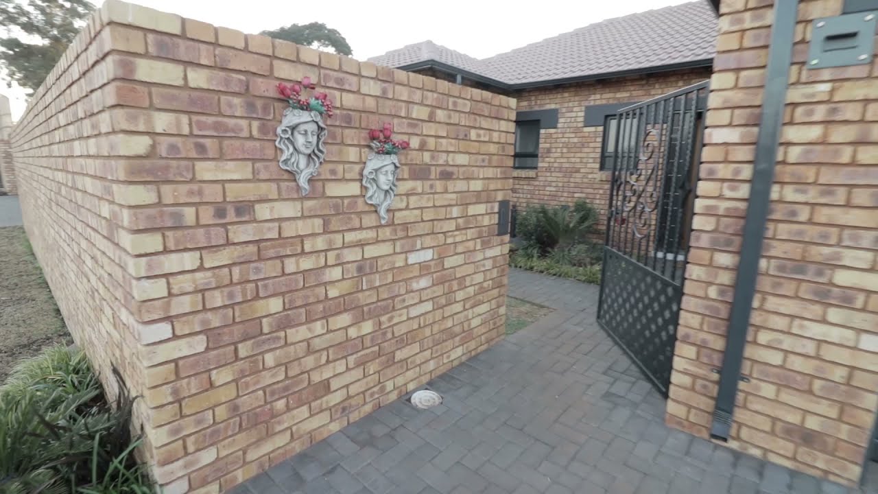 3 Bedroom Cluster for sale in Secure Complex in Dayan Glen Boksburg