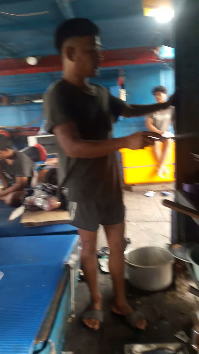 suasana abk kapal cumi saat sore