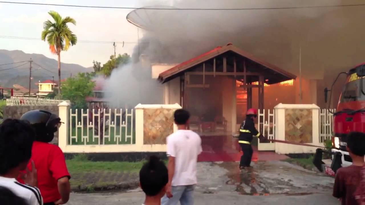  Rumah  terbakar  YouTube