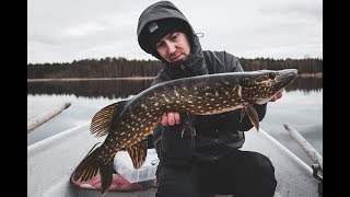 Крупная щука в мае. Сломала застёжку. Ловля на джеркбейты весной.