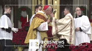 Visitors In Awe Of St. Patricks Cathedral On Christmas