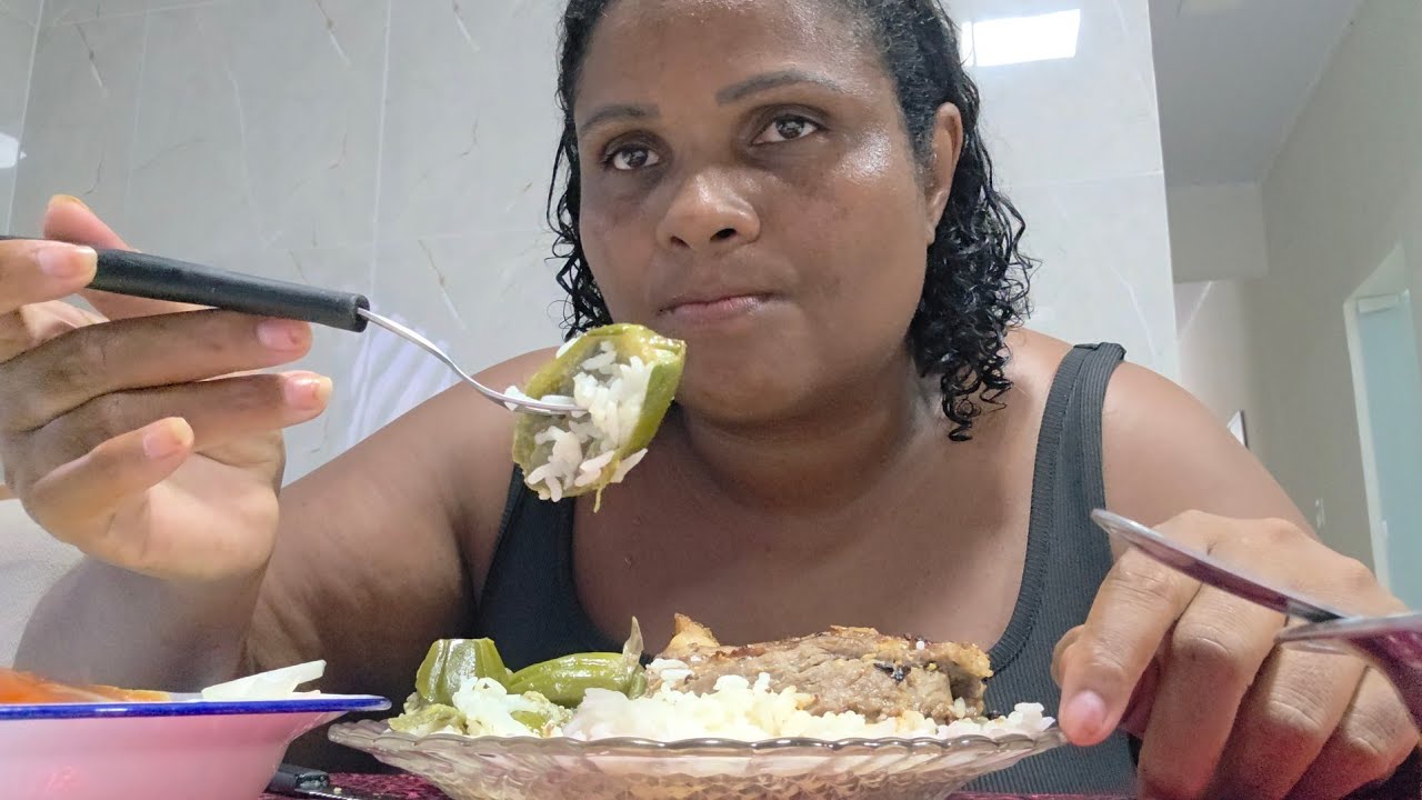 ALMOÇO DE HOJE BIFE COM ARROZINHO ALHUDO E Jilo refogado Uma delícia 💞🥰