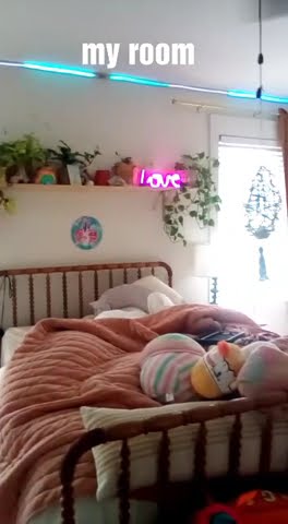 My messy bedroom tour - YouTube