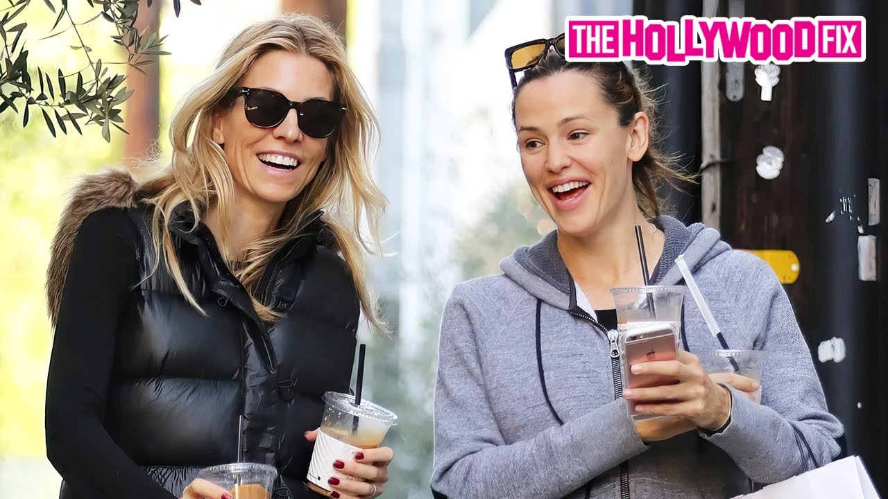 Syndicate sæt voksenalderen Jennifer Garner Grabs Coffee With A Friend After Yoga Class 12.5.15 -  TheHollywoodFix.com - YouTube