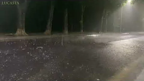 صوت مطر غزير Wav Mp3