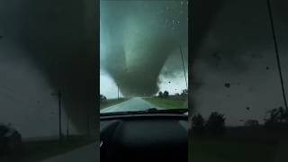 The tornado is coming 🌪️💨. No escape 😱 #shortvideo #naturaldisaster