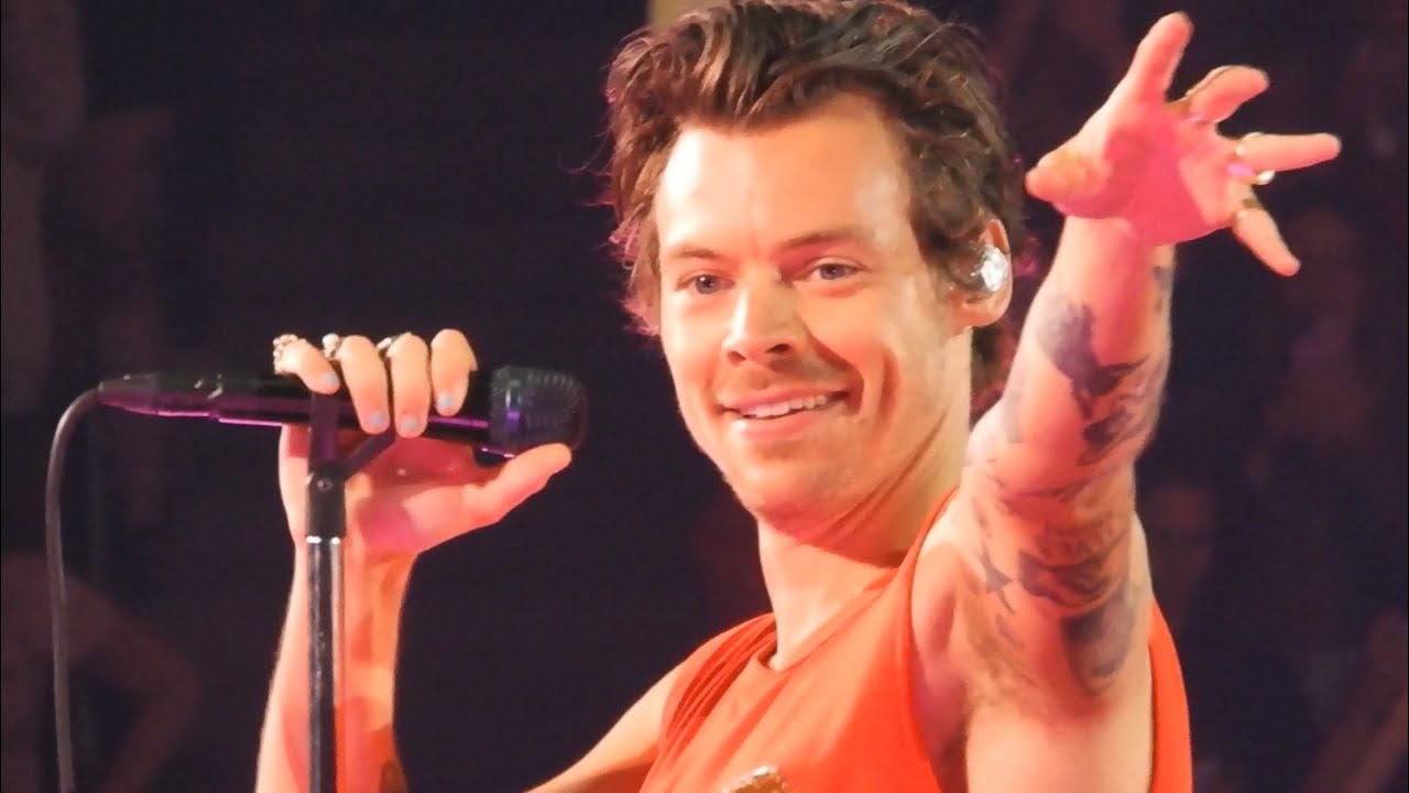 Harry Styles - “Watermelon Sugar” live in Toronto (15/08)