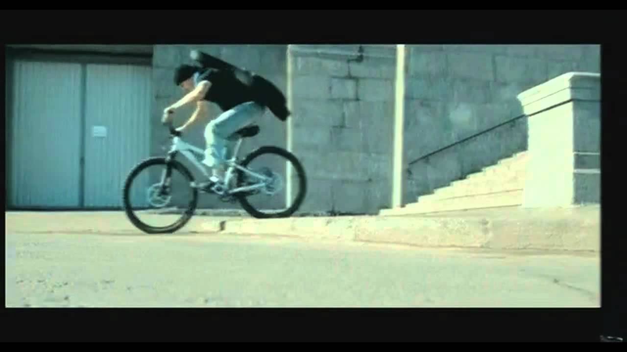 3. песня бегу к тебе по центру города. песня бегу к тебе по центру города.